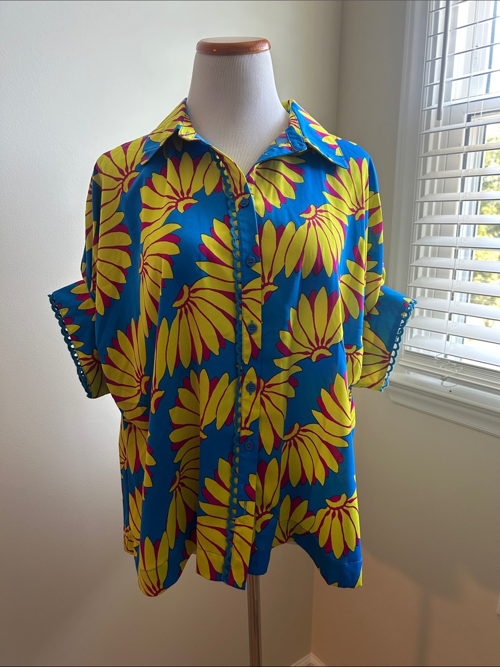 Umgee Blue Button-Down Shirt with Yellow Floral. Runs big. Fits like a medium.